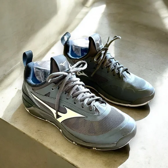 Mizuno Women's Wave Luminous Volleyball Shoes - Picture 10 of 16